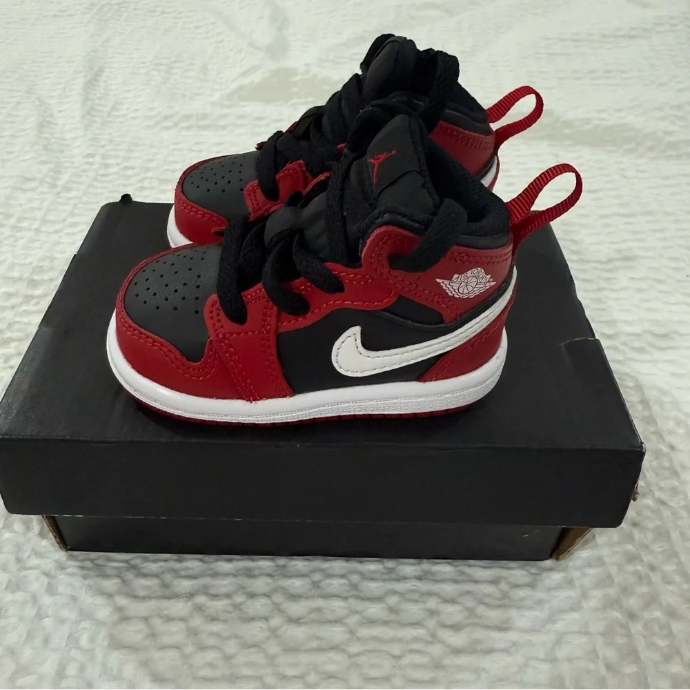Jordan 1 Mid Toddler Basketball Shoes - Picture 3 of 5